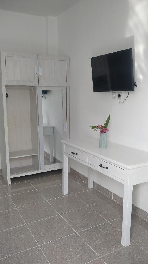 Anjo Maumere Hotel & Restaurant Екстериор снимка