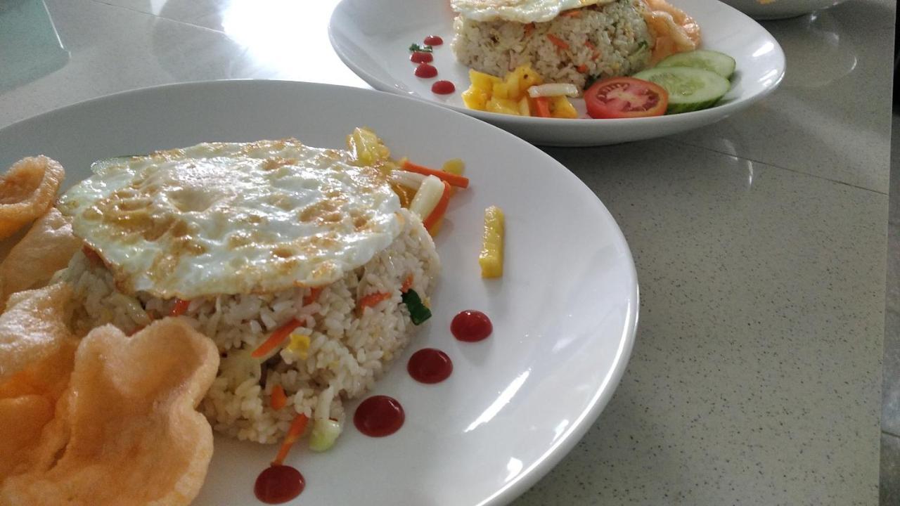 Anjo Maumere Hotel & Restaurant Екстериор снимка
