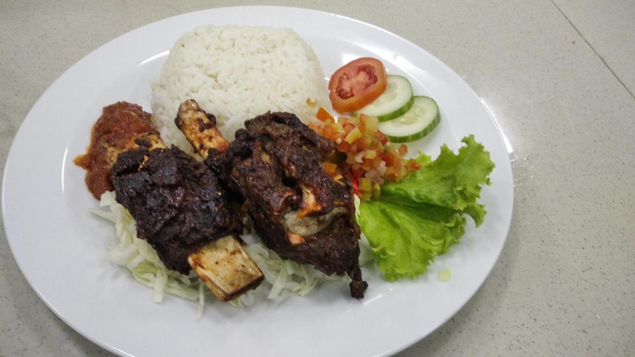 Anjo Maumere Hotel & Restaurant Екстериор снимка