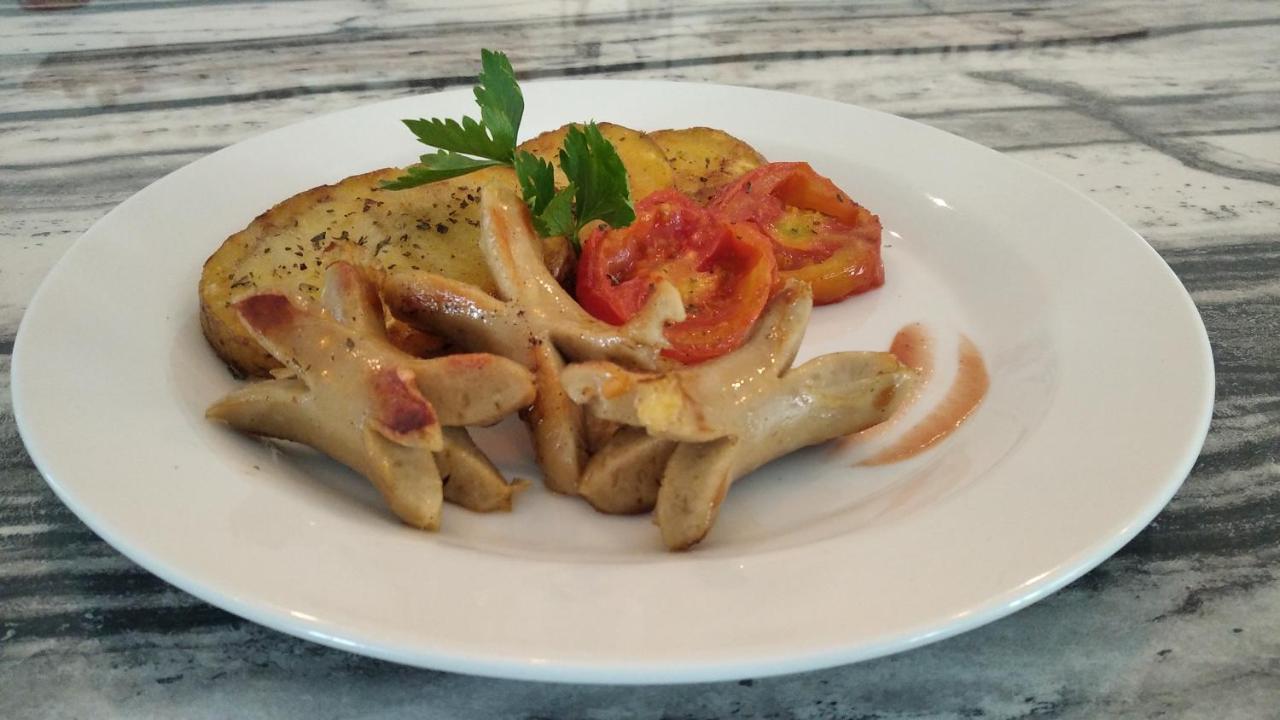 Anjo Maumere Hotel & Restaurant Екстериор снимка