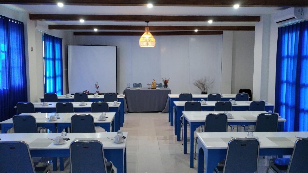 Anjo Maumere Hotel & Restaurant Екстериор снимка