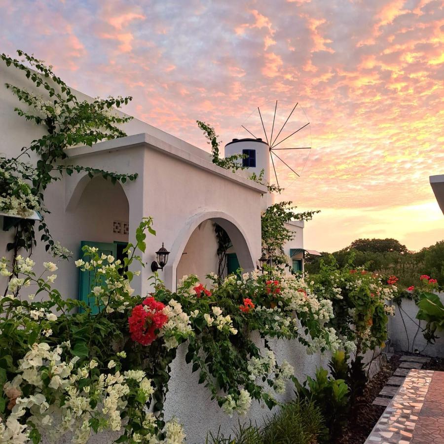 Anjo Maumere Hotel & Restaurant Екстериор снимка