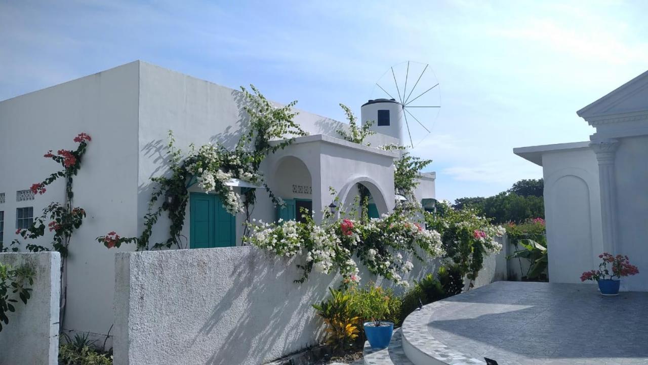 Anjo Maumere Hotel & Restaurant Екстериор снимка