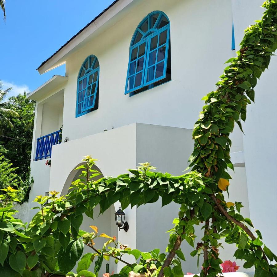 Anjo Maumere Hotel & Restaurant Екстериор снимка