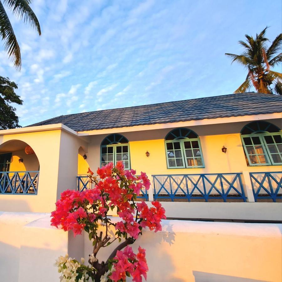 Anjo Maumere Hotel & Restaurant Екстериор снимка