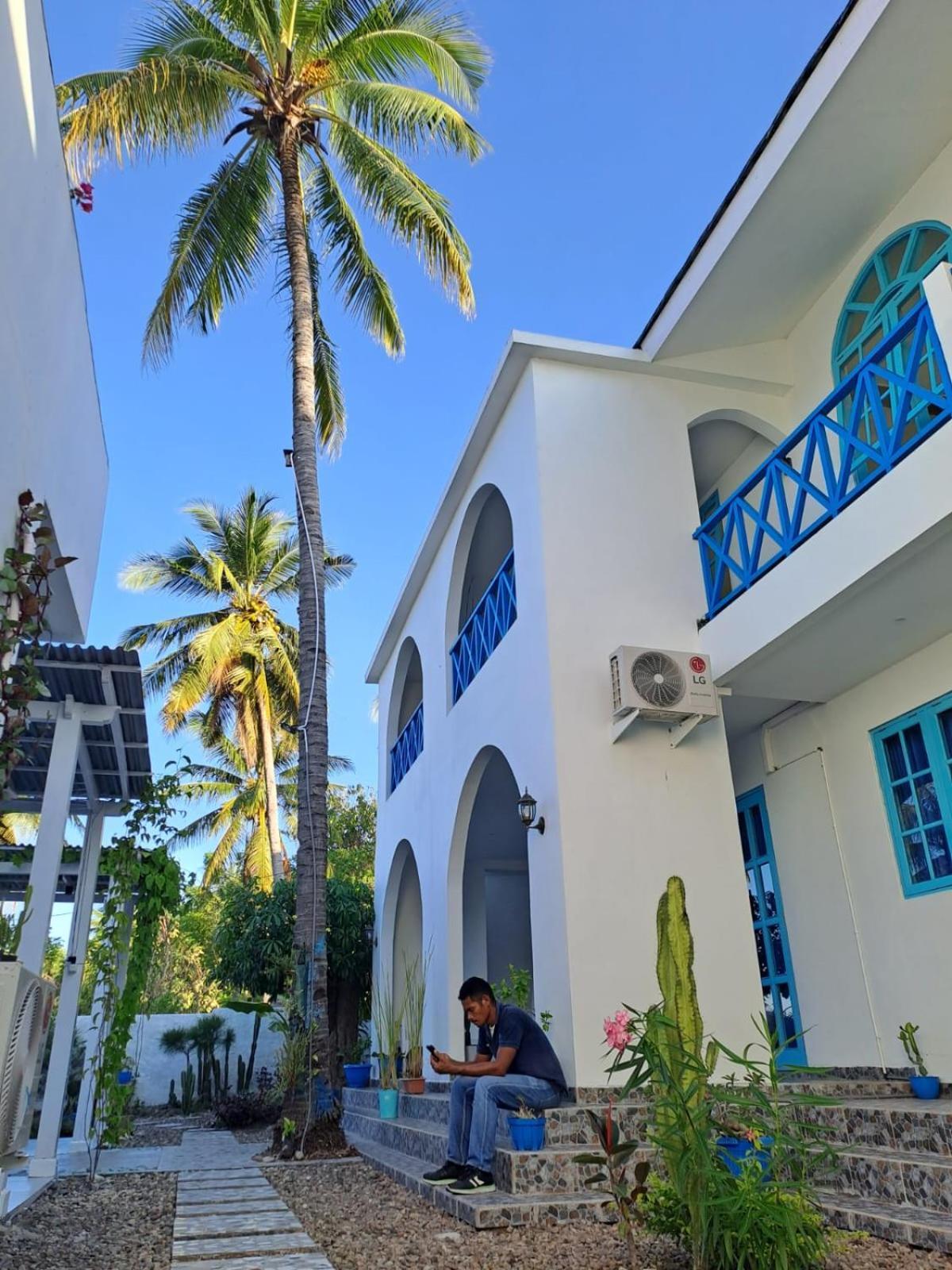 Anjo Maumere Hotel & Restaurant Екстериор снимка